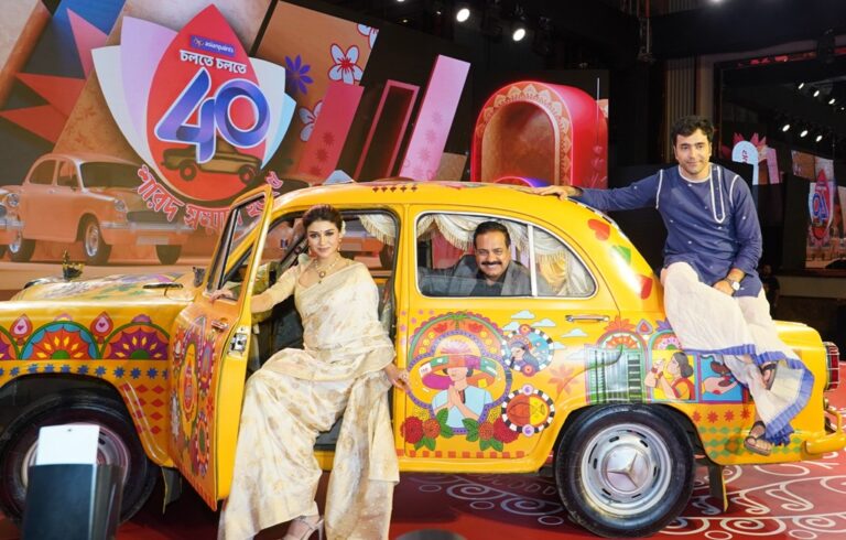 L to R - Sauraseni Maitra and Amit Syngle, MD and CEO of Asian Paints Ltd. and Abir Chatterjee,